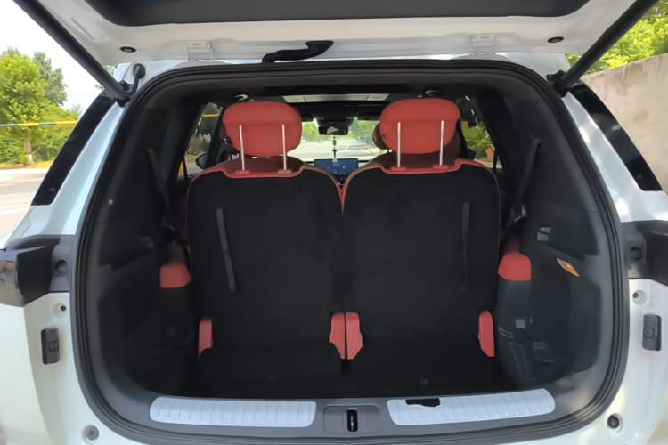 Used Dongfeng eπ eπ008 2024 636Max All-Electric Version 6 Seats Trunk