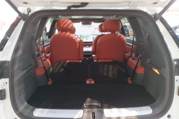 Used Dongfeng eπ eπ008 2024 210Max Range-Extended Version 6 Seats Trunk