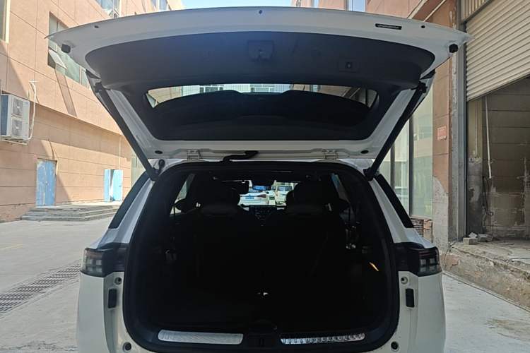 Used Dongfeng eπ eπ008 2024 210Max Range-Extended Version 6 Seats Trunk