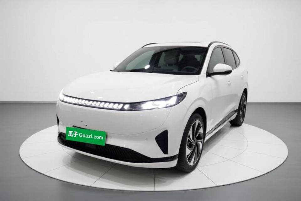 Dongfeng eπ eπ008 2024