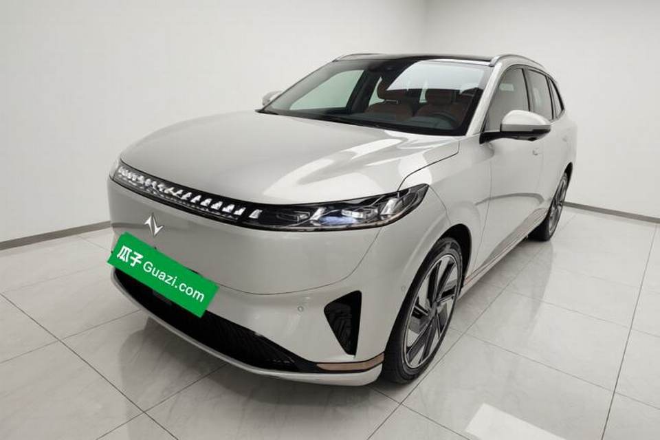 Dongfeng eπ eπ008 2024