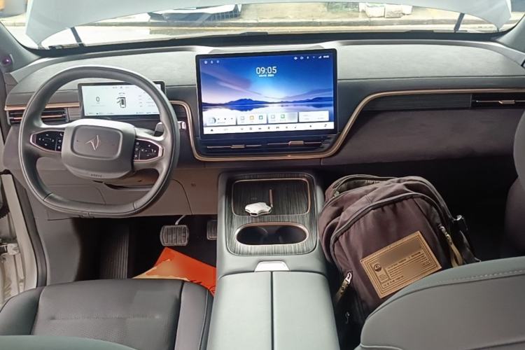 Used Dongfeng eπ eπ008 2024 210Max Range-Extended Version 6 Seats Center Console