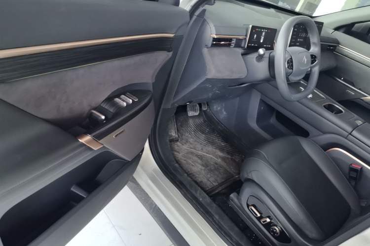 Used Dongfeng eπ eπ008 2024 210Max Range-Extended Version 6 Seats Driver Seat