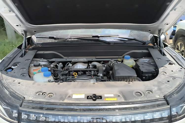 Used Dongfeng eπ eπ008 2024 210Max Range-Extended Version 6 Seats Engine Bay