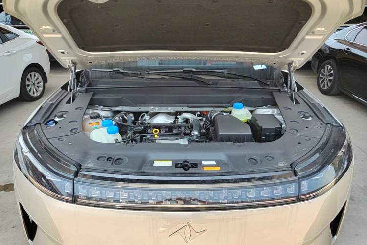 Used Dongfeng eπ eπ008 2024 210Max Range-Extended Version 6 Seats Engine Bay