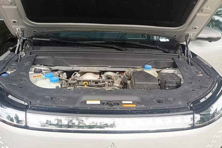 Used Dongfeng eπ eπ008 2024 210Max Range-Extended Version 6 Seats Engine Bay