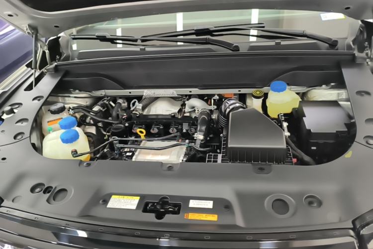 Used Dongfeng eπ eπ008 2024 210Max Range-Extended Version 6 Seats Engine Bay