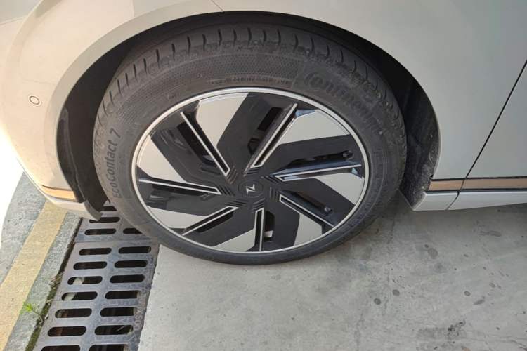 Used Dongfeng eπ eπ008 2024 210Max Range-Extended Version 6 Seats Exterior 4