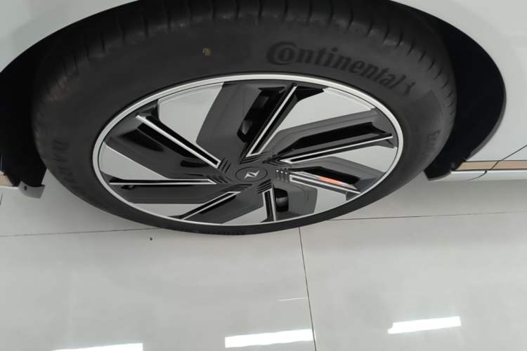 Used Dongfeng eπ eπ008 2024 210Max Range-Extended Version 6 Seats Exterior 4
