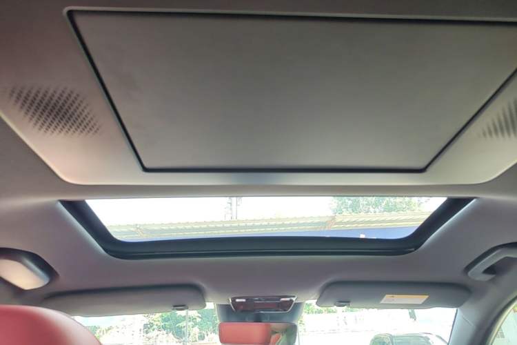 Used Dongfeng eπ eπ008 2024 210Max Range-Extended Version 6 Seats Headliner