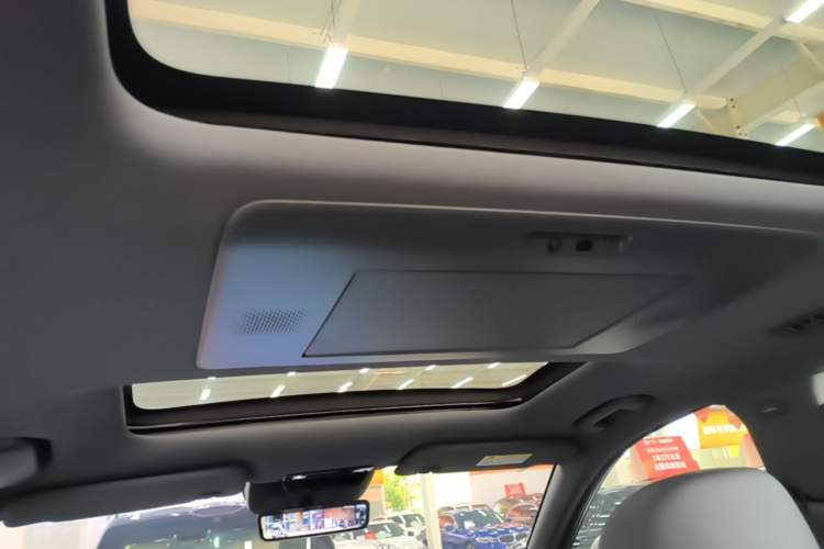 Used Dongfeng eπ eπ008 2024 210Max Range-Extended Version 6 Seats Headliner