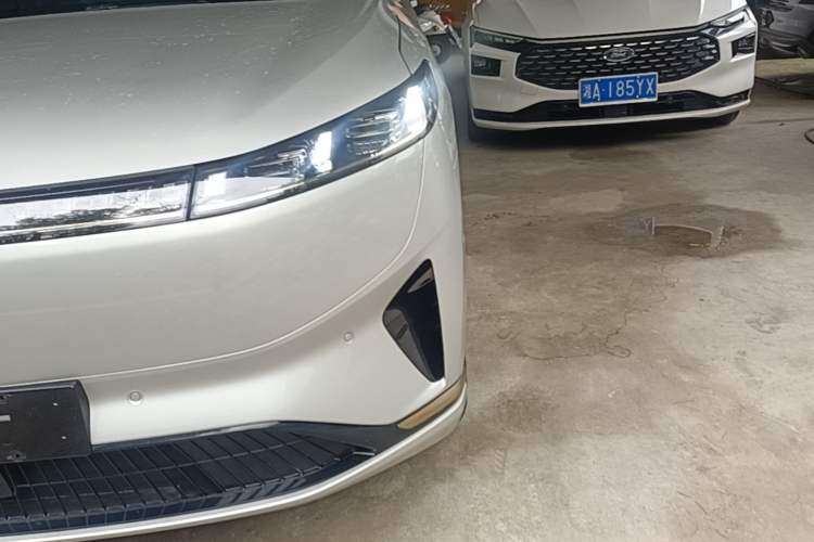 Used Dongfeng eπ eπ008 2024 210Max Range-Extended Version 6 Seats Left Front Headlight