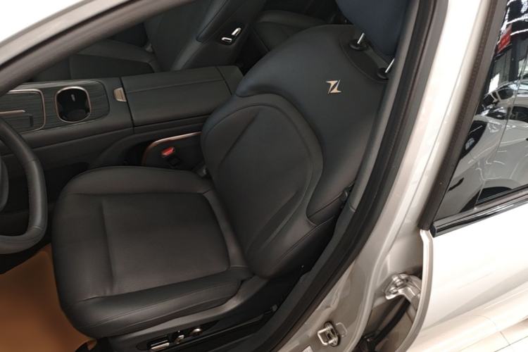 Used Dongfeng eπ eπ008 2024 210Max Range-Extended Version 6 Seats Left Front Seat