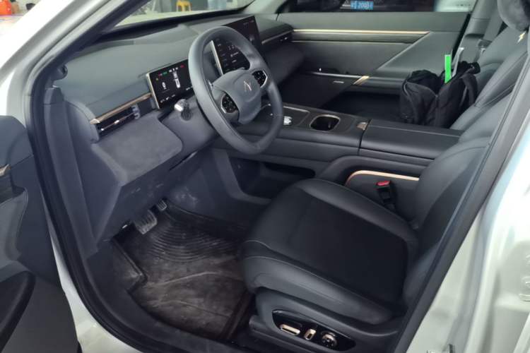 Used Dongfeng eπ eπ008 2024 210Max Range-Extended Version 6 Seats Left Front Seat