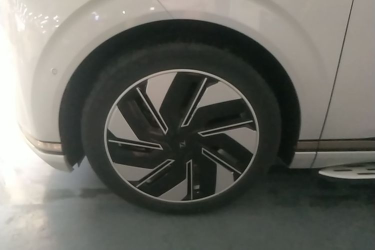 Used Dongfeng eπ eπ008 2024 210Max Range-Extended Version 6 Seats Left Front Wheel Hub