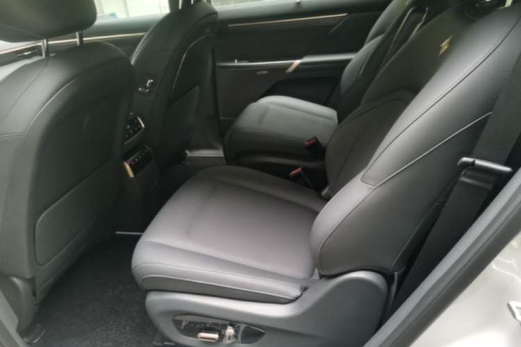 Used Dongfeng eπ eπ008 2024 636Max All-Electric Version 6 Seats Left Rear Seat