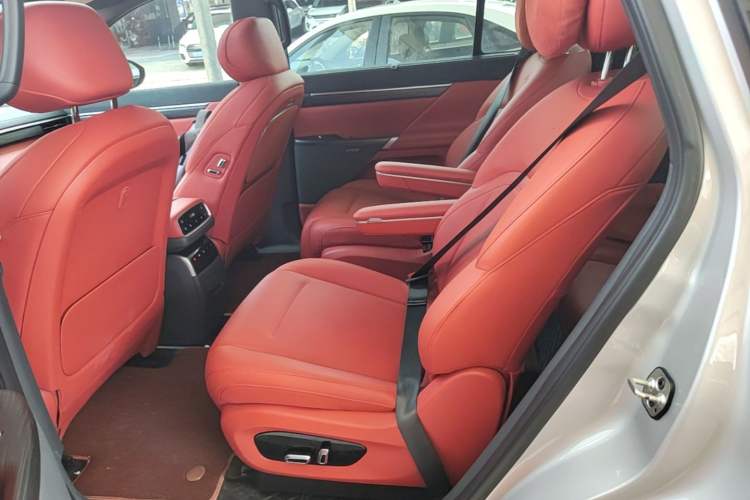 Used Dongfeng eπ eπ008 2024 210Max Range-Extended Version 6 Seats Left Rear Seat