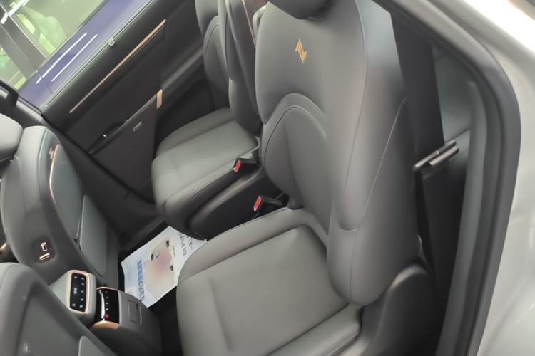 Used Dongfeng eπ eπ008 2024 210Max Range-Extended Version 6 Seats Left Rear Seat