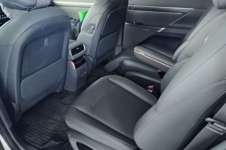 Used Dongfeng eπ eπ008 2024 210Max Range-Extended Version 6 Seats Left Rear Seat