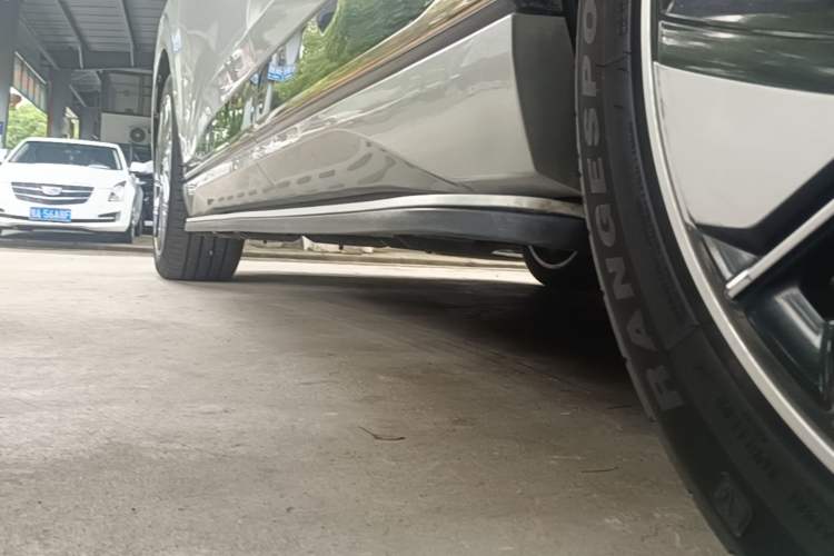 Used Dongfeng eπ eπ008 2024 210Max Range-Extended Version 6 Seats Left Side Sill
