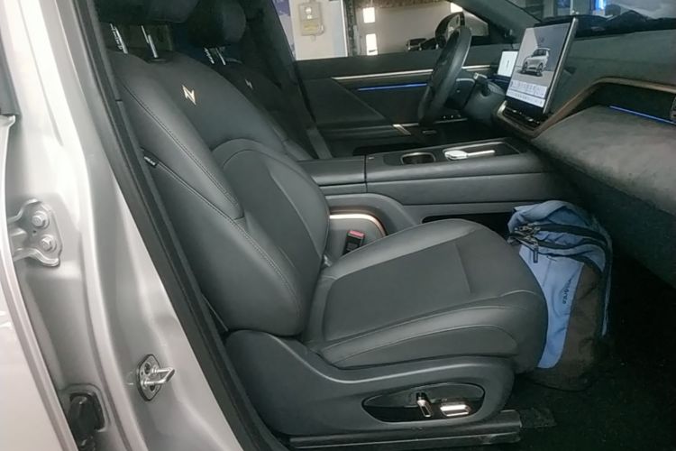 Used Dongfeng eπ eπ008 2024 210Max Range-Extended Version 6 Seats Right Front Seat