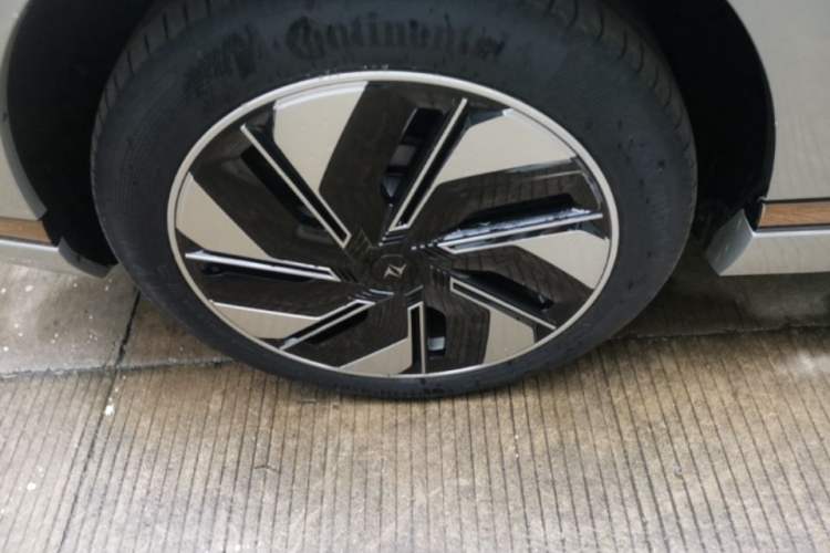 Used Dongfeng eπ eπ008 2024 636Max All-Electric Version 6 Seats Right Rear Wheel Hub