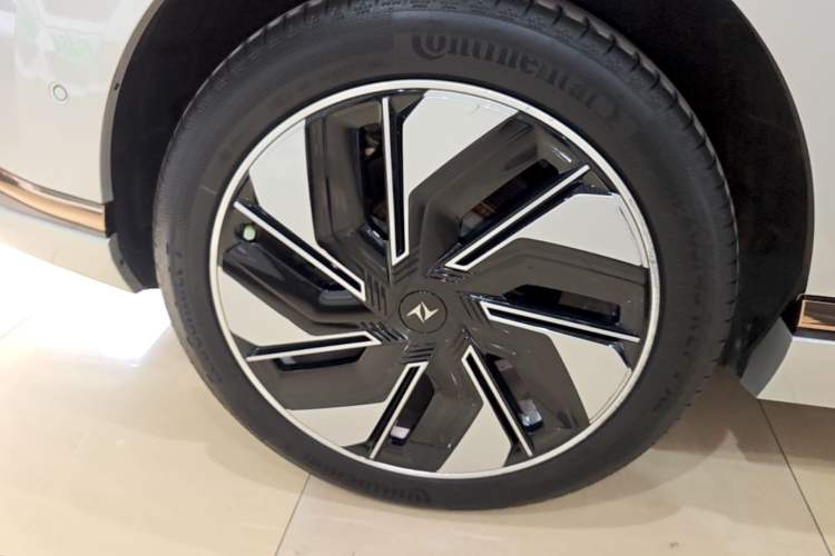 Used Dongfeng eπ eπ008 2024 210Max Range-Extended Version 6 Seats Right Rear Wheel Hub