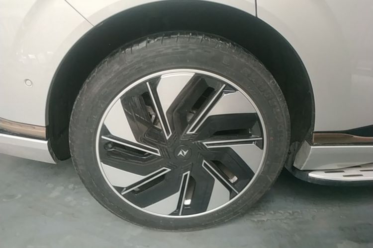 Used Dongfeng eπ eπ008 2024 210Max Range-Extended Version 6 Seats Right Rear Wheel Hub