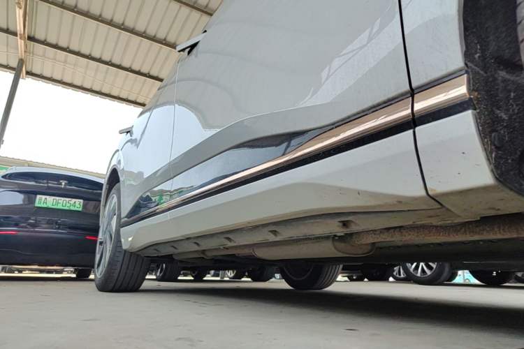 Used Dongfeng eπ eπ008 2024 210Max Range-Extended Version 6 Seats Right Side Sill