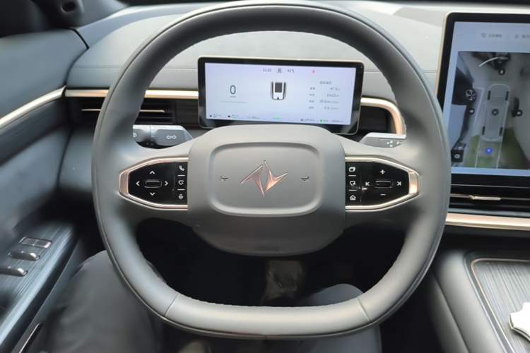 Used Dongfeng eπ eπ008 2024 210Max Range-Extended Version 6 Seats Steering Wheel