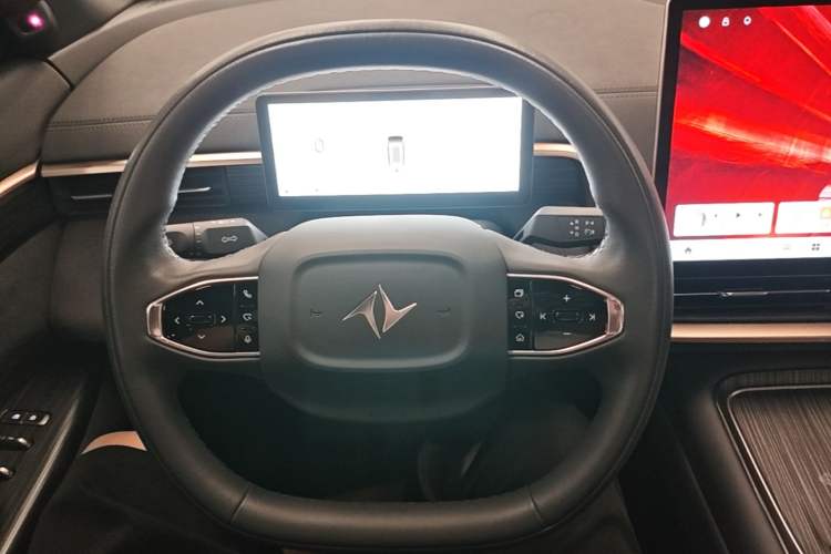 Used Dongfeng eπ eπ008 2024 210Max Range-Extended Version 6 Seats Steering Wheel