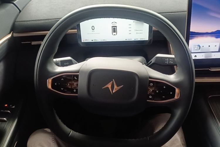 Used Dongfeng eπ eπ008 2024 210Max Range-Extended Version 6 Seats Steering Wheel