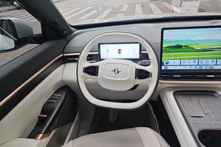 Used Dongfeng eπ eπ008 2024 210Max Range-Extended Version 6 Seats Steering Wheel