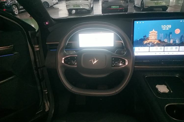 Used Dongfeng eπ eπ008 2024 210Max Range-Extended Version 6 Seats Steering Wheel