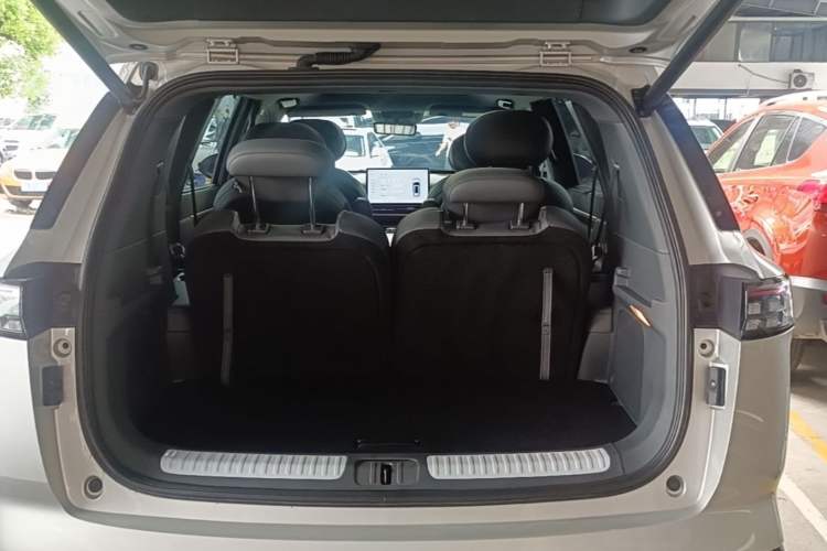 Used Dongfeng eπ eπ008 2024 210Max Range-Extended Version 6 Seats Trunk
