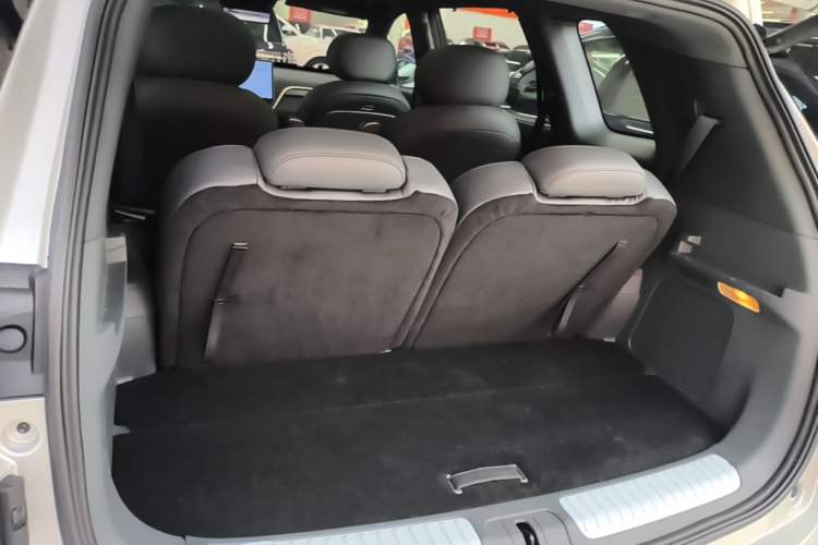 Used Dongfeng eπ eπ008 2024 210Max Range-Extended Version 6 Seats Trunk