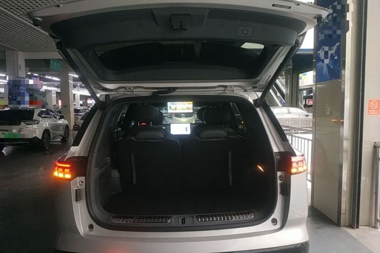 Used Dongfeng eπ eπ008 2024 210Max Range-Extended Version 6 Seats Trunk