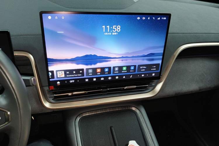 Used Dongfeng eπ eπ008 2025 636Ultra All-Electric Version 5 Seats Audio And AC Panel