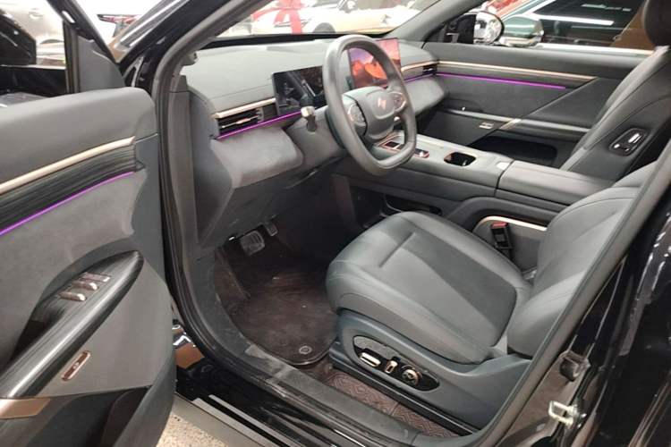 Used Dongfeng eπ eπ008 2025 210Ultra LikeYi Edition 6-Seater Driver Seat