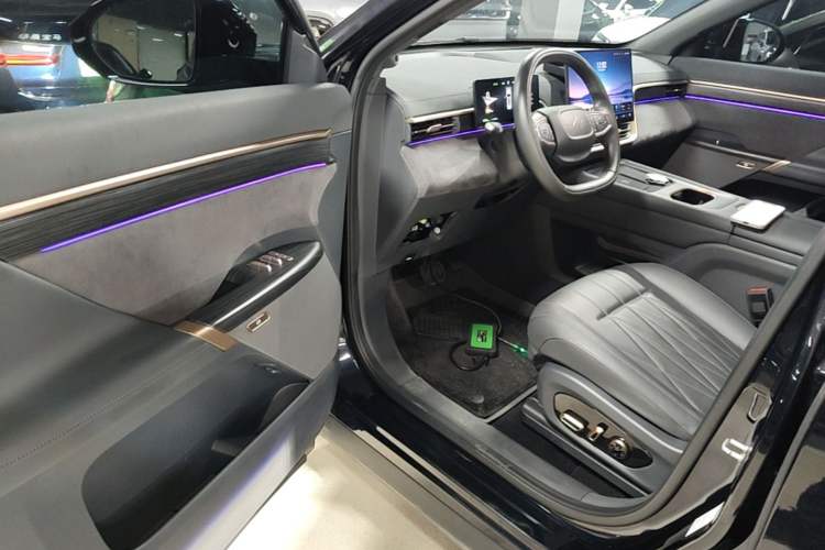 Used Dongfeng eπ eπ008 2025 636Ultra All-Electric Version 5 Seats Driver Seat