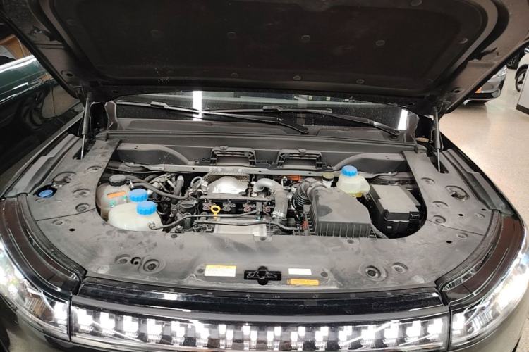Used Dongfeng eπ eπ008 2025 210Ultra LikeYi Edition 6-Seater Engine Bay