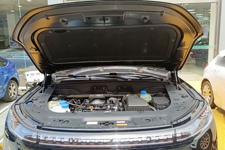 Used Dongfeng eπ eπ008 2025 210Ultra LikeYi Edition 6-Seater Engine Bay