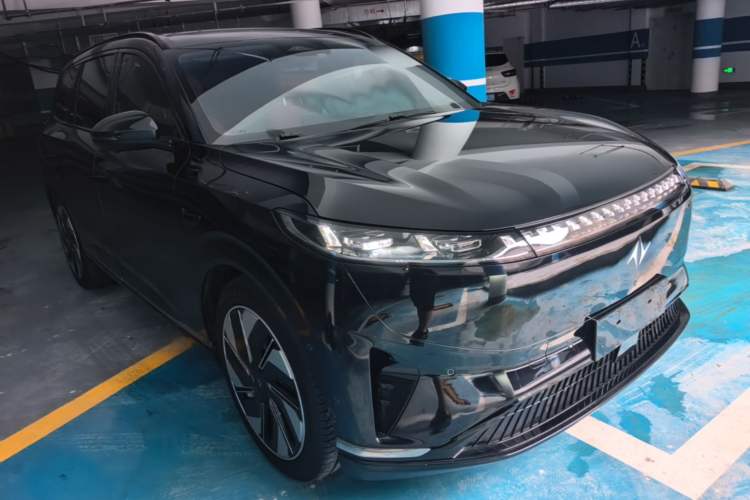 Used Dongfeng eπ eπ008 2025 210Ultra LikeYi Edition 6-Seater Front Right 45 Deg