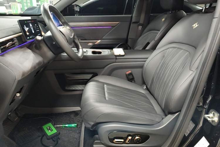 Used Dongfeng eπ eπ008 2025 636Ultra All-Electric Version 5 Seats Left Front Seat