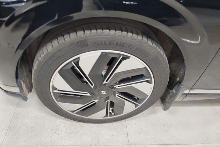 Used Dongfeng eπ eπ008 2025 636Ultra All-Electric Version 5 Seats Left Front Wheel Hub