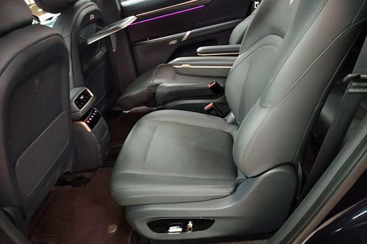 Used Dongfeng eπ eπ008 2025 210Ultra LikeYi Edition 6-Seater Left Rear Seat