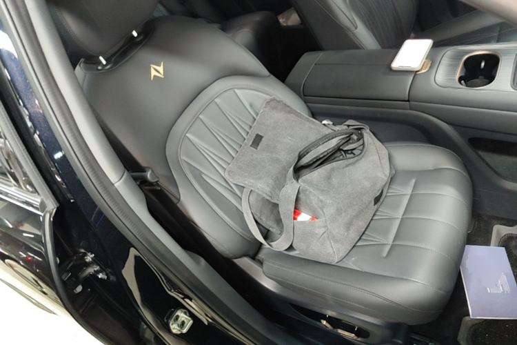 Used Dongfeng eπ eπ008 2025 636Ultra All-Electric Version 5 Seats Right Front Seat