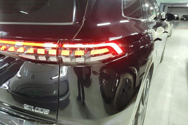 Used Dongfeng eπ eπ008 2025 636Ultra All-Electric Version 5 Seats Right Rear Taillight
