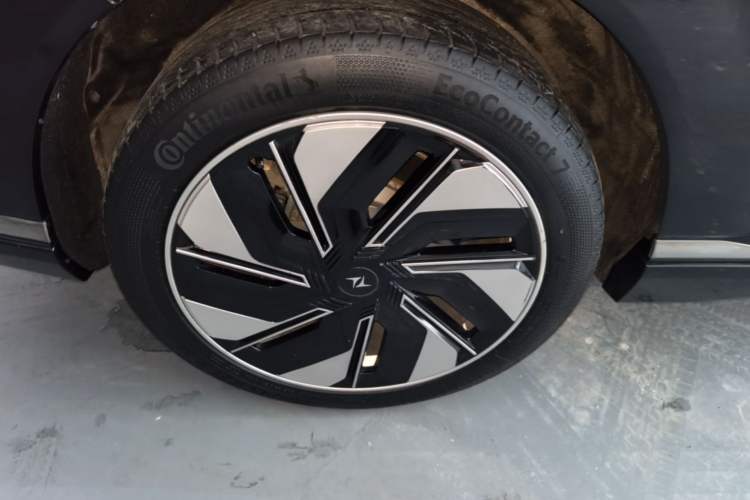 Used Dongfeng eπ eπ008 2025 210Ultra LikeYi Edition 6-Seater Right Rear Wheel Hub