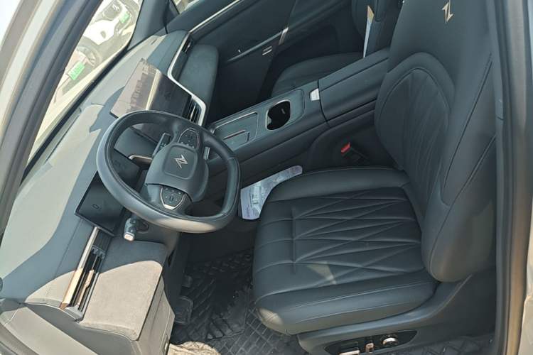Used Dongfeng eπ eπ008 2025 210 Ultra Range-Extended Version 5 Seats Left Front Seat